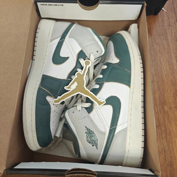 AIR JORDAN 1 MID SE (GS) White Oxidized Green Sail Size 6Y Excellent Condition - Picture 12 of 14